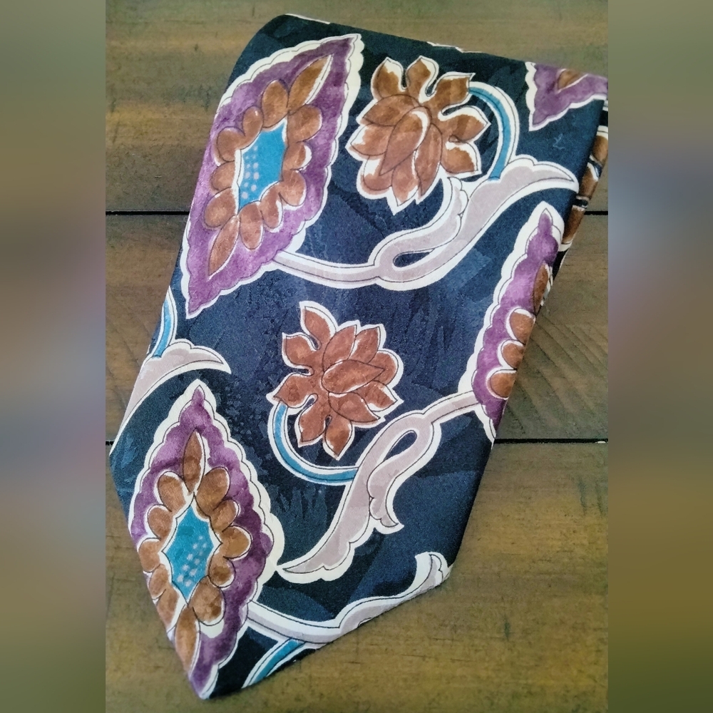 Vintage 417 Van Heusen Silk Neck Tie Floral